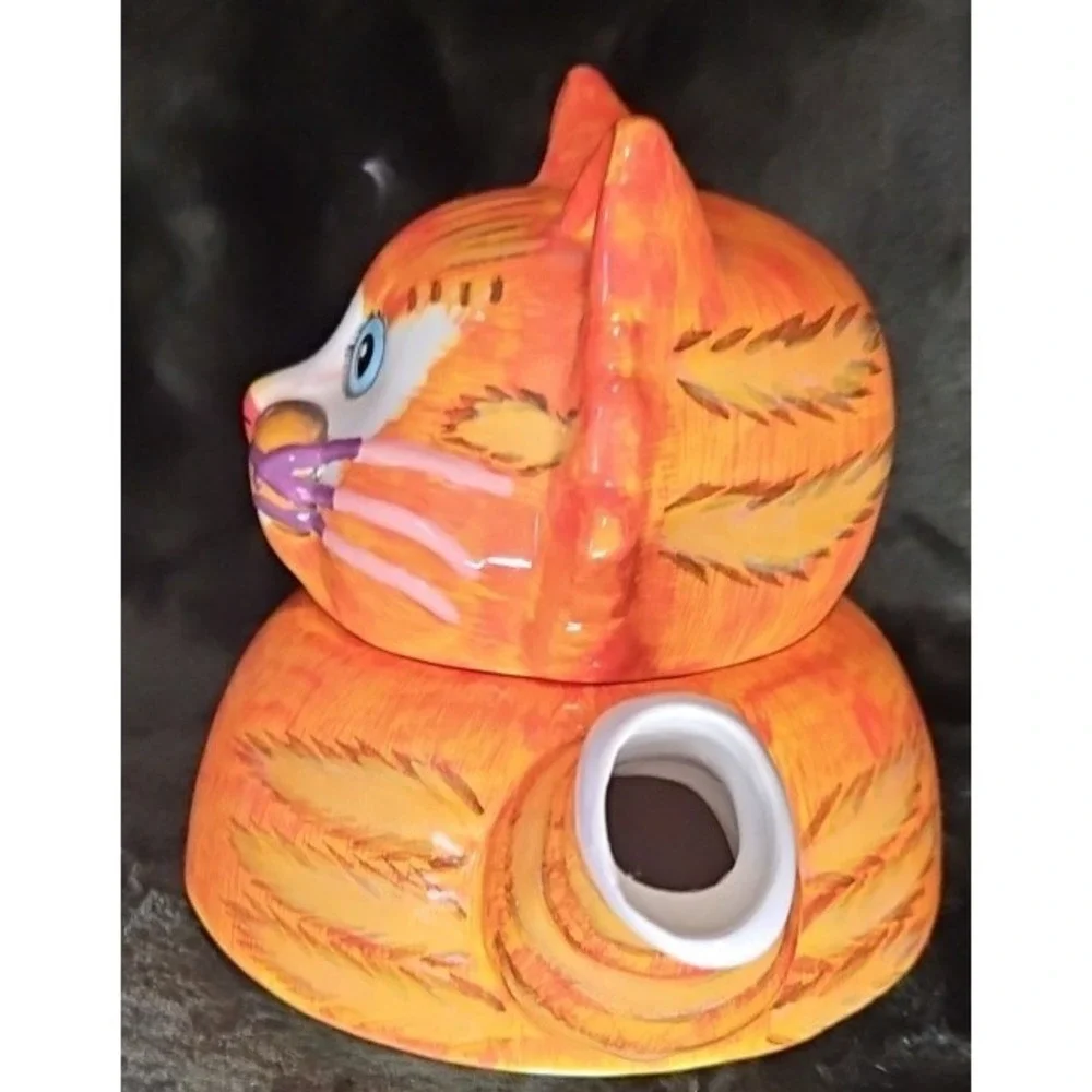3 Piece‎ Teapot, Cat head as lid, Teapot, and Cup underneath. Unique